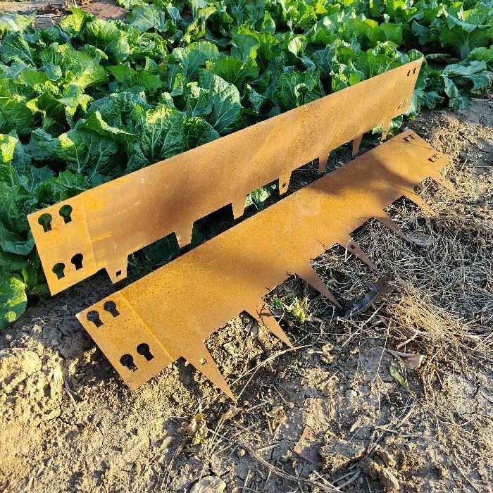 Pembagi lanskap baja Corten