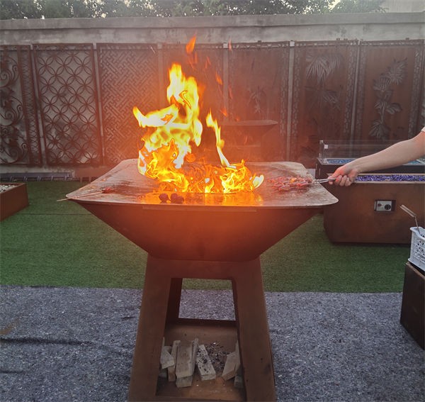Natural Rusty Wood Grill suppliers